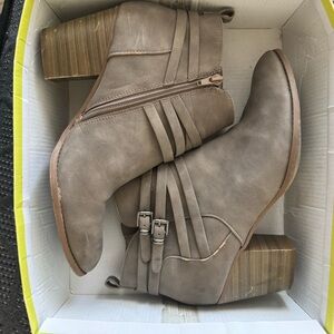 Stylish Women's Ankle Boots